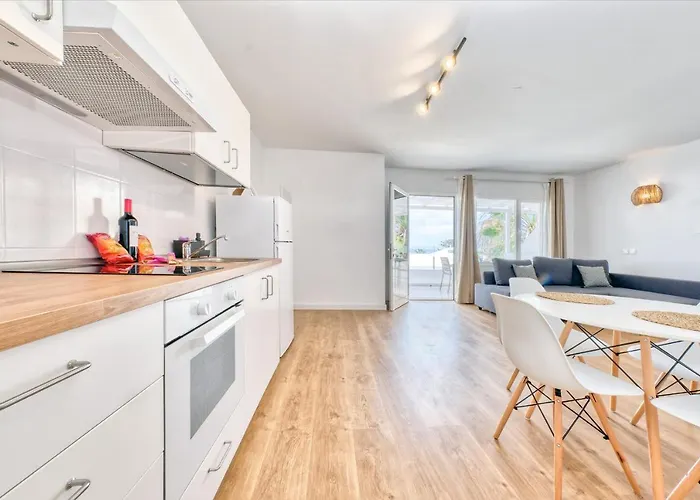 Sunlit Paradise - Sea View *