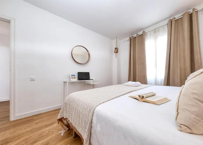 Sunlit Paradise - Sea View Vakantiehuis *