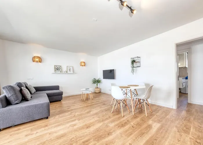 Sunlit Paradise - Sea View Vakantiehuis Puerto del Carmen (Lanzarote)