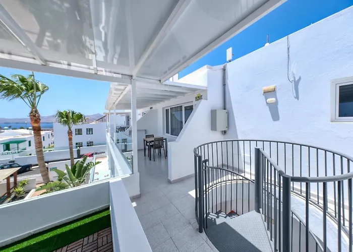 Sunlit Paradise - Sea View Vakantiehuis *