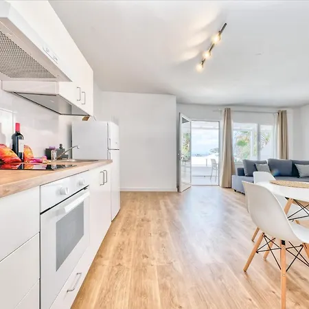 Sunlit Paradise - Sea View *